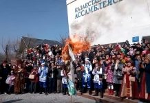 Шымкентцы проводили недельный праздник и сожгли Маслёну Сжигание чучела Масленицы в Шымкенте