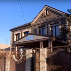 В одном из коттеджей Тохтара Тулешова появились новые хозяева Коттедж Тохтара Тулешова в Шымкенте