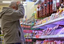 В Казахстане на прилавках магазинов обнаружены опасные сыры, колбасы и мороженое Цены на продукты