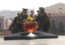 В Шымкенте ветераны вооруженных сил отметили 100-летие Советской армии Возложение цветов в Шымкенте