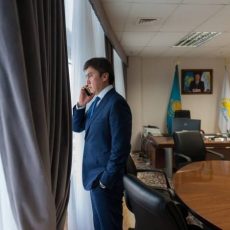 Две версии, почему Абдрахимова вернули акимом в Шымкент