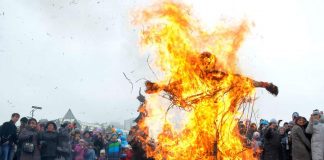 Шедевры соцсетей: Так сжигать чучело Масленицы! (16+) Как сжигали Масленицу