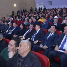 Аким Шымкента поставил точку в вопросе о родном языке На отчете акима Шымкента