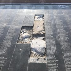 В Шымкенте на мемориале Славы пропали мраморные таблички Таблички на мемориале