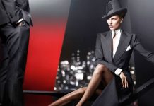 Женщина на чужой территории Девушка в костюме