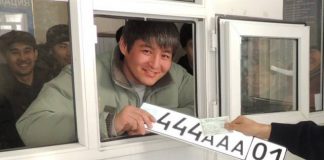 Как получить госномер своего старого авто на новую машину Мужчина получает номер