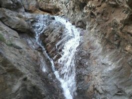 "сакральный" водопад в ЮКО