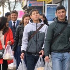 Жасотановец накормил жителей Шымкента 25 кг плова Жасотановец накормил жителей Шымкента 25 кг плова