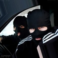 В Шымкенте задержаны преступники, ограбившие аптеку и терминал Грабители в масках