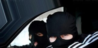 В ЮКО грабители в масках похитили 700 тысяч тенге Грабители в масках
