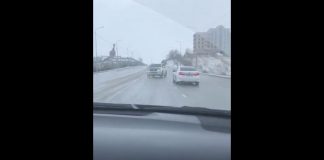 Очевидец в Шымкенте снял на видео езду внедорожника задом наперед В Шымкенте очевидец снял на видео езду внедорожника задом наперед