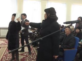 Встречи горожан с чиновниками в форме "открытого микрофона" проходят в Шымкенте
