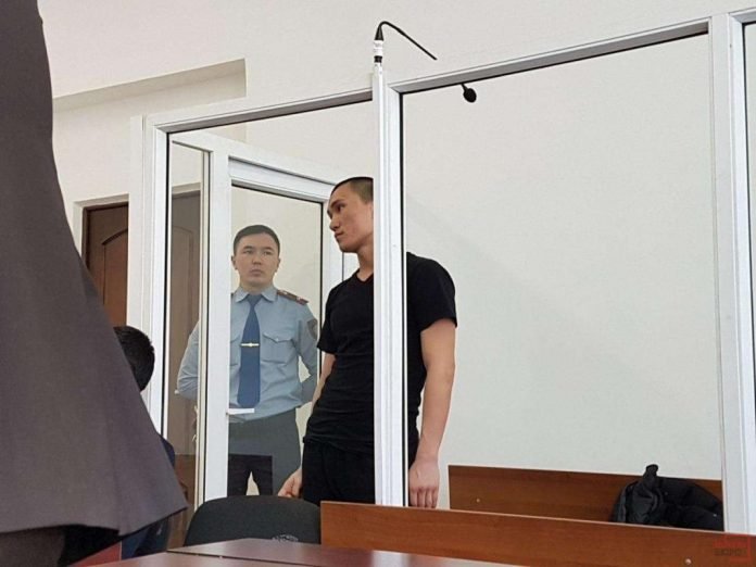 Даурена Алеуханова судят в Алматы.
