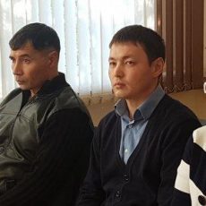 Полицейские обвинили начальство в попытке «замять» дело об их избиении в Шымкенте В зале суда Енбекшинского района