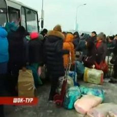 Тысячи казахстанцев не могут покинуть «Хоргос» и дерутся за места в автобусах Казахстанцы в Хоргосе