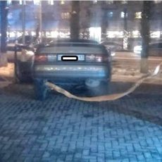 Авто с шымкентскими номерами на лестнице театра в Алматы: водитель оштрафован Camry с шымкентскими номерами застряла на лестнице в центре Алматы