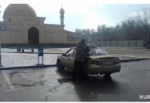 Таксист возит людей на намаз бесплатно в Шымкенте Таксист возит людей на намаз бесплатно в Шымкенте