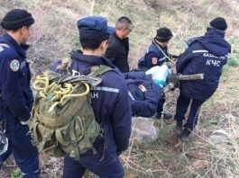В горах Южного Казахстана спасли парня и девушку