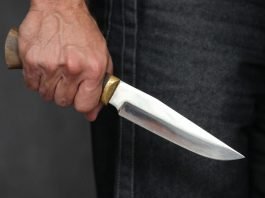 Подросток ранил ножом двух парней в ЮКО