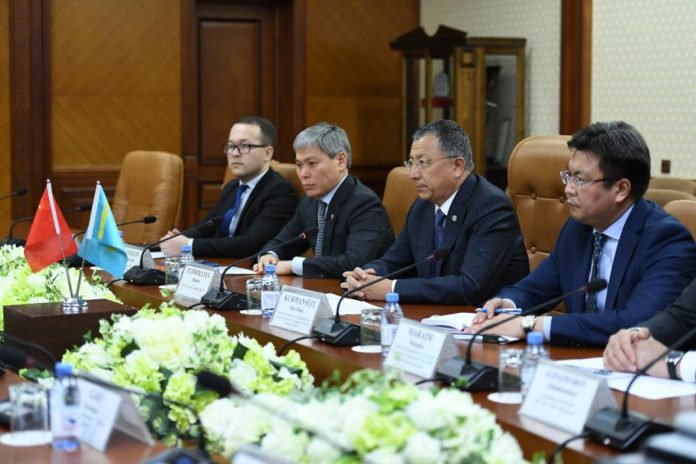 Встреча акима ЮКО с китайской делегацией
