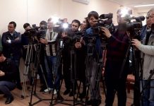 В Шымкенте прошел брифинг управления образования ЮКО по происшествию с ребенком в Сарыагашском районе Журналисты., собравшиеся на брифинге