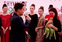 Молодой человек сделал предложение девушке на показе мод в Шымкенте Молодой человек сделал предложение девушке на показе мод в Шымкенте