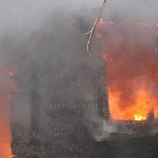Из-за взрыва газового баллона в Шымкенте сгорел дом и пострадал мужчина Пожар в доме