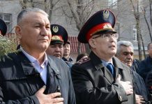 На здании Абайского ОП Шымкента установлена мемориальная доска полковнику Тажибаеву На торжественном открытии мемориальной доски