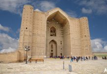 2018 год запомнится южанам переездом областного центра из Шымкента в Туркестан Мавзолей в Туркестане