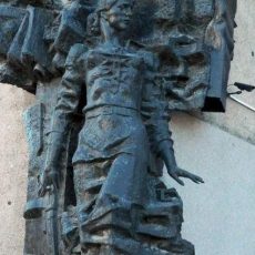 Герою Советского Союза, именем которой названа маленькая улочка в Шымкенте, исполнилось бы 95 лет Памятник Мельникайте в Тюмени