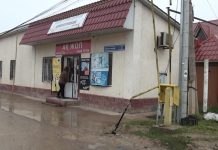 Водитель грузовика оставил жителей микрорайона Самал без газа Водитель снес газовую трубу около магазина