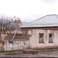 Проливной дождь оголил одну из главных проблем микрорайона Кайтпас Дом растворился под дождем