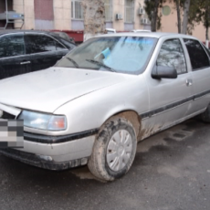 В Шымкенте парень на угнанной машине врезался в столб Угонщик украл и разбил авто