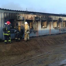После пожара в общежитии, где сгорели южноказахстанцы, будут проверены все вахтовые городки Пожар в контейнерном общежитии в Атырауской области