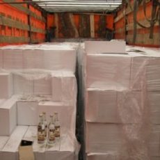Под видом продуктов питания в Шымкент везли 18 тысяч бутылок водки Конфискованная водка