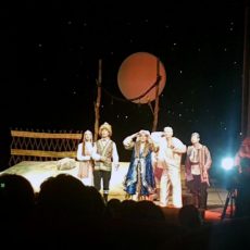 Премьерой отметил весну русский драмтеатр ЮКО Премьера спектакля "В ночь лунного затмения"