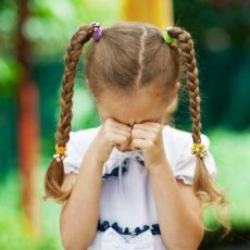 Мама заявила, что ее 9-летнюю дочь с ДЦП исключили из детсада в Шымкенте Мама заявила, что ее 9-летнюю дочь с ДЦП исключили из детсада в Шымкенте
