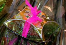 Мужской коллектив «Отырар TV» поздравил своих прекрасных коллег