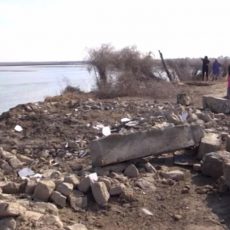 Уровень воды на Сырдарье — критический Река Сырдарья в Южном Казахстане перепугала жителей села Байыркум