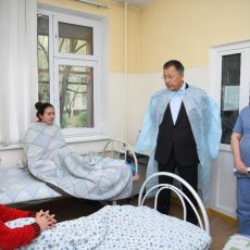 Аким ЮКО ознакомился с состоянием пациентов отравившихся мороженым Аким ЮКО ознакомился с состоянием пациентов отравившихся мороженным