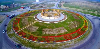 Шымкент в цветущих тюльпанах с высоты птичьего полета Шымкент в цветущих тюльпанах с высоты птичьего полета