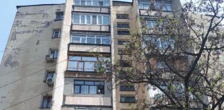 В Шымкенте разбилась женщина, упав с большой высоты Высотный дом