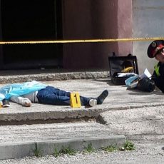 Полиция выясняет обстоятельства гибели женщины, выпавшей из окна в Шымкенте Смерть в результате падения с высоты
