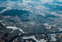 Авиакомпания ищет путешественника на зарплату в 9,5 тысячи евро Вид земли с самолета