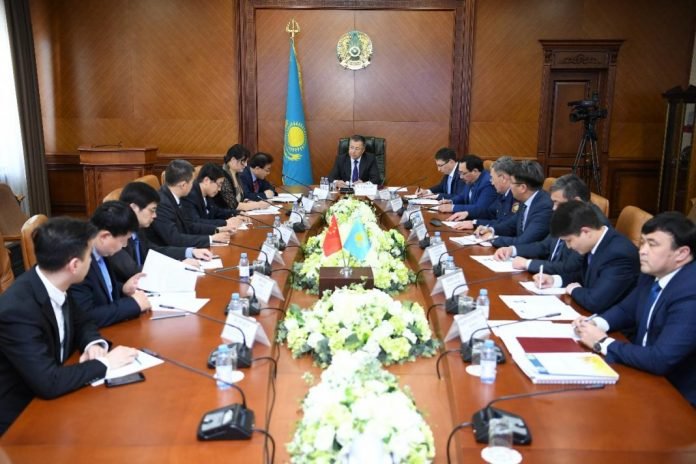 Аким ЮКО встретился с Генеральным Консулом КНР в Алматы Чжан Вэйем