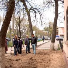Жильцы шымкентской двухэтажки боятся в одночасье остаться под руинами Жильцы шымкентской двухэтажки боятся в одночасье остаться под руинами