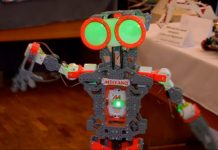 Робот, которого собрали шымкентские школьники, танцует «Кара жорга» Робот, которого собрали шымкентские школьники, танцует "Кара жорга"