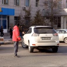 Ни одного тенге с незаконных автопарковок в Шымкенте не попадает в казну Ни один тенге с незаконных автопарковок в Шымкенте не попадает в казну