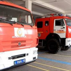 Две пожарные машины выехали по ложному вызову экстренно тушить пожар Пожарные спецмашины