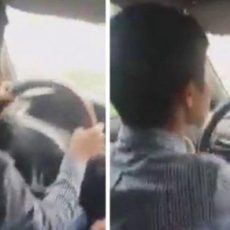 Видео с мальчиком за рулем автомобиля изучает ДВД ЮКО Видео с мальчиком за рулем автомобиля изучает ДВД ЮК